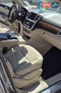 Позашляховик / Кросовер Mercedes-Benz M-Class 2014 в 