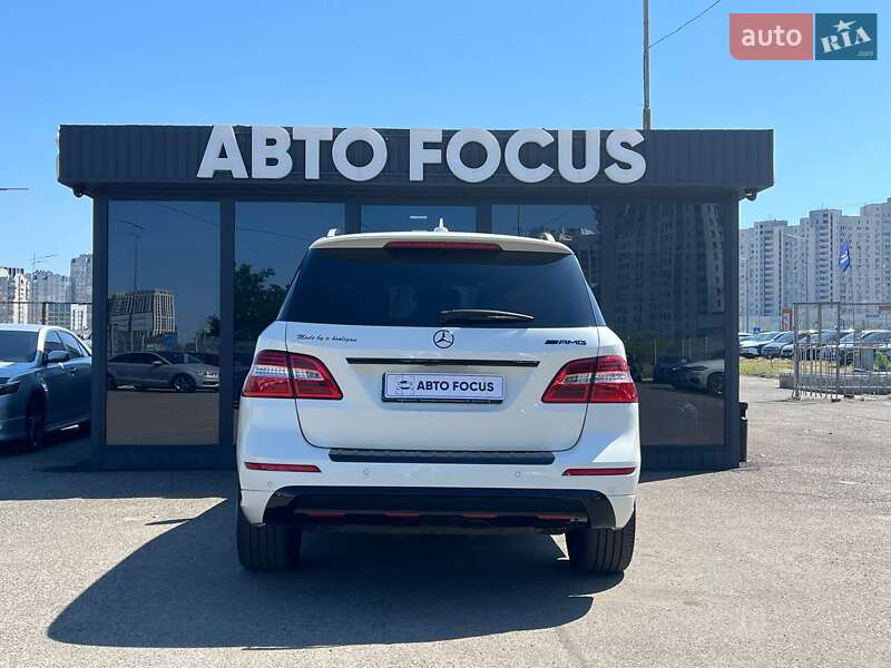 Позашляховик / Кросовер Mercedes-Benz M-Class 2014 в Києві
