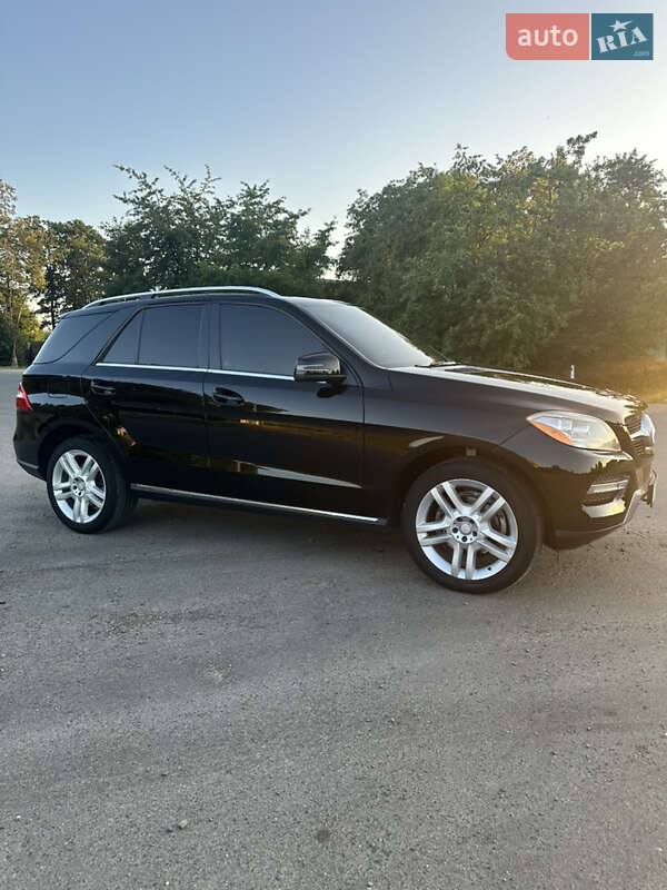 Внедорожник / Кроссовер Mercedes-Benz M-Class 2013 в Черновцах