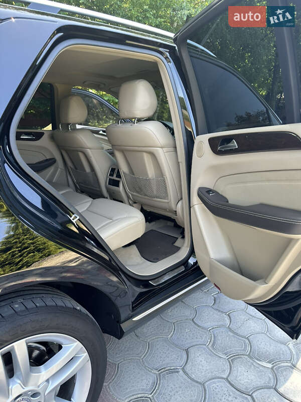 Внедорожник / Кроссовер Mercedes-Benz M-Class 2013 в Черновцах