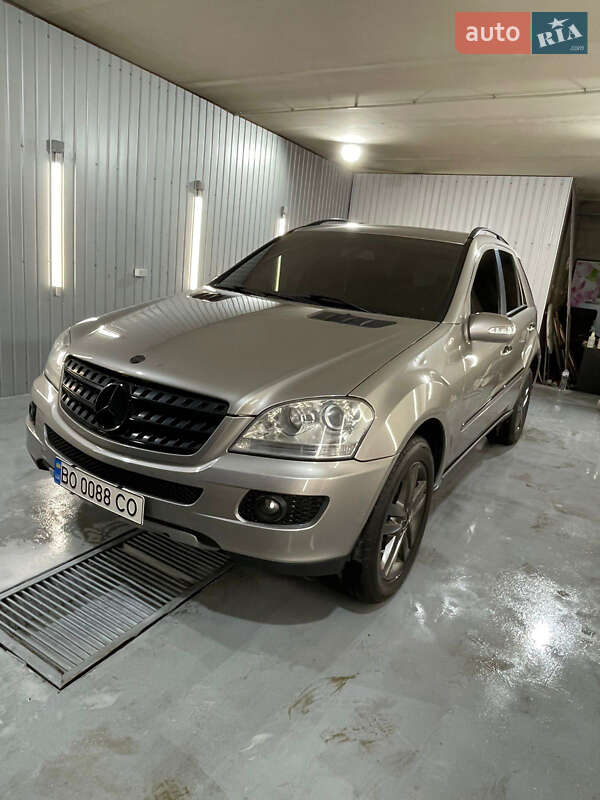 Внедорожник / Кроссовер Mercedes-Benz M-Class 2006 в 