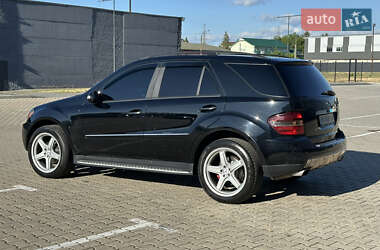 Позашляховик / Кросовер Mercedes-Benz M-Class 2006 в 