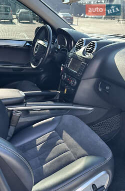 Позашляховик / Кросовер Mercedes-Benz M-Class 2006 в 