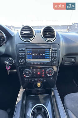 Позашляховик / Кросовер Mercedes-Benz M-Class 2006 в 