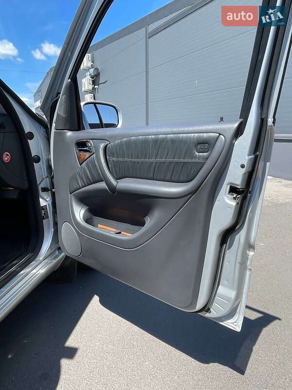 Внедорожник / Кроссовер Mercedes-Benz M-Class 2005 в Киеве