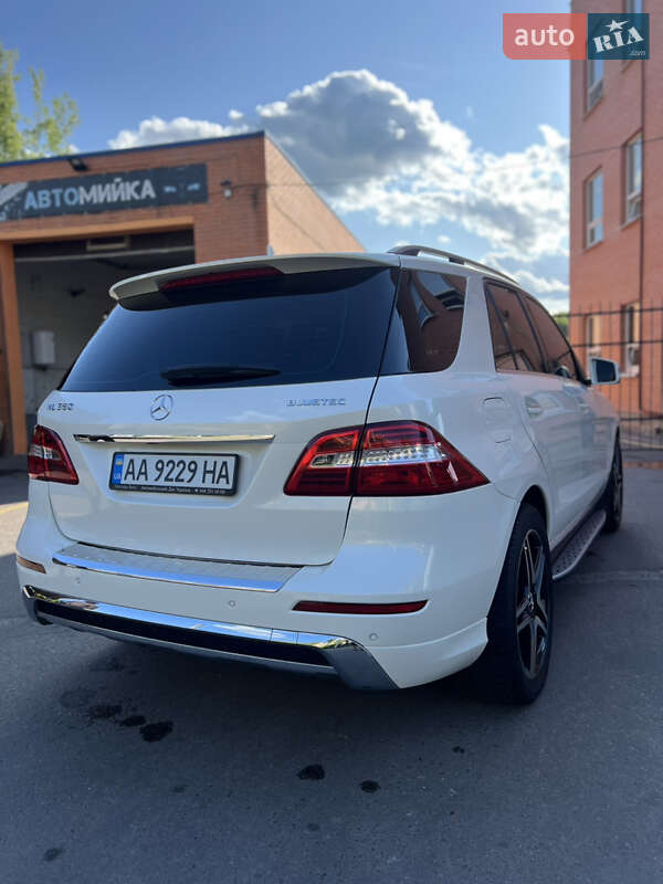 Позашляховик / Кросовер Mercedes-Benz M-Class 2012 в Рівному