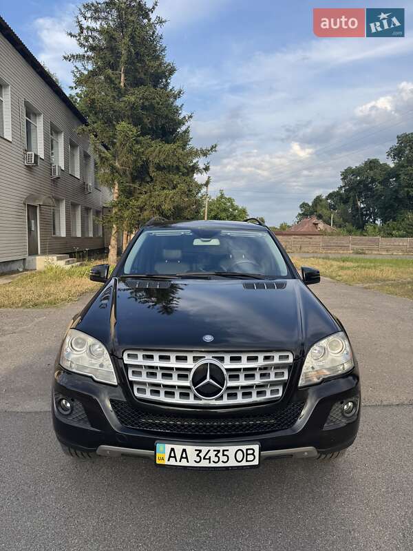 Внедорожник / Кроссовер Mercedes-Benz M-Class 2011 в 