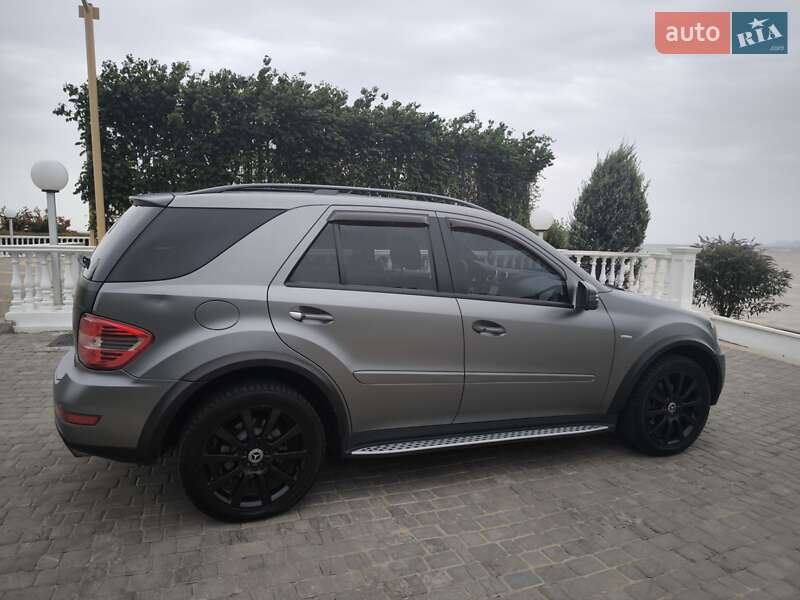 Позашляховик / Кросовер Mercedes-Benz M-Class 2010 в Одесі