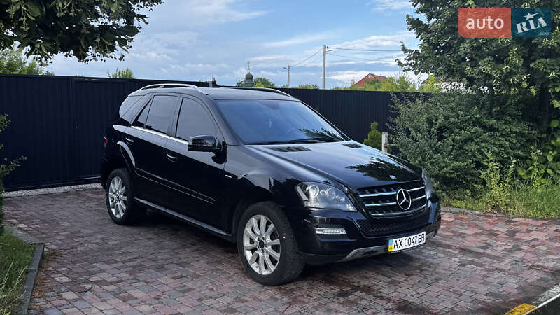 Позашляховик / Кросовер Mercedes-Benz M-Class 2011 в Києві