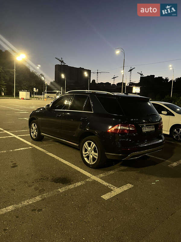 Внедорожник / Кроссовер Mercedes-Benz M-Class 2014 в Киеве