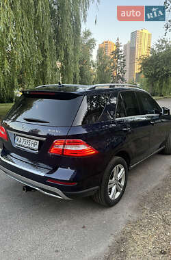Позашляховик / Кросовер Mercedes-Benz M-Class 2014 в 