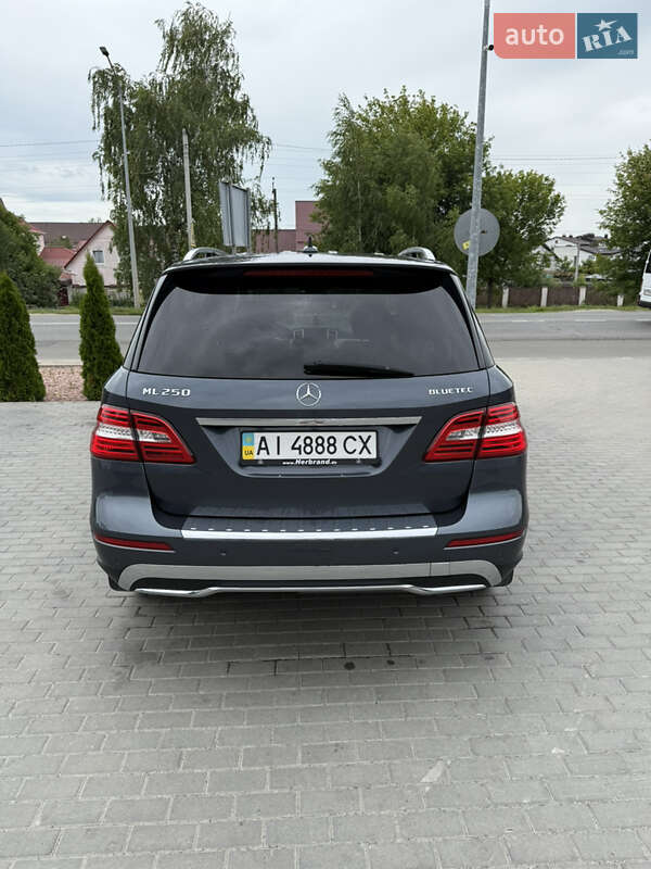 Позашляховик / Кросовер Mercedes-Benz M-Class 2012 в Києві