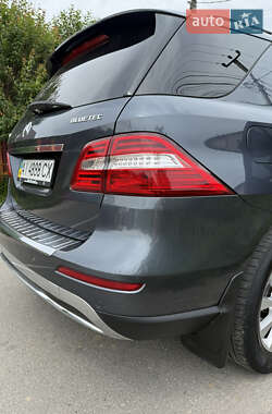 Позашляховик / Кросовер Mercedes-Benz M-Class 2012 в 