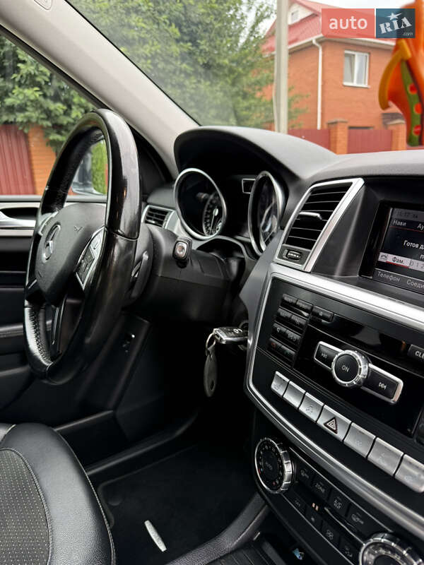 Позашляховик / Кросовер Mercedes-Benz M-Class 2012 в Києві