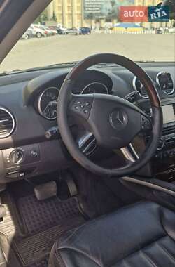 Позашляховик / Кросовер Mercedes-Benz M-Class 2006 в 