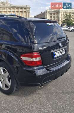 Позашляховик / Кросовер Mercedes-Benz M-Class 2006 в 