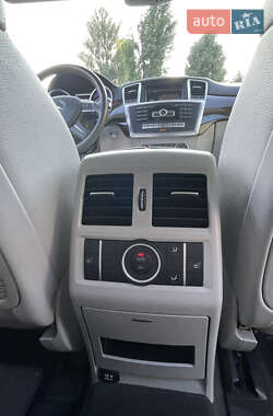 Позашляховик / Кросовер Mercedes-Benz M-Class 2013 в 