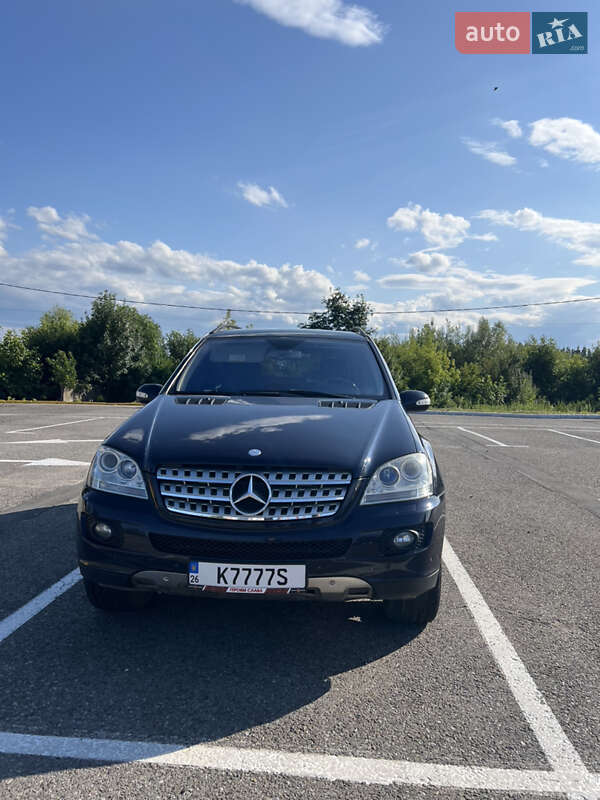 Внедорожник / Кроссовер Mercedes-Benz M-Class 2005 в Черновцах