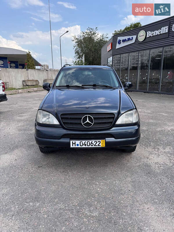 Внедорожник / Кроссовер Mercedes-Benz M-Class 2000 в 