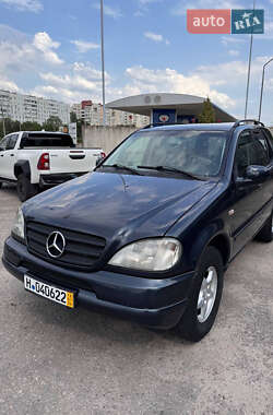 Внедорожник / Кроссовер Mercedes-Benz M-Class 2000 в 