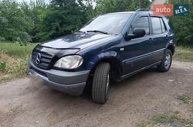 Внедорожник / Кроссовер Mercedes-Benz M-Class 2001 в 