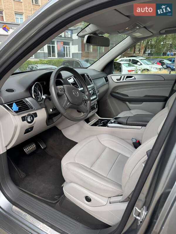 Позашляховик / Кросовер Mercedes-Benz M-Class 2012 в Чернівцях