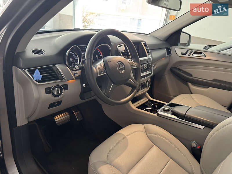 Позашляховик / Кросовер Mercedes-Benz M-Class 2012 в Чернівцях