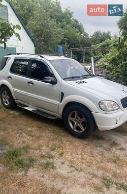 Позашляховик / Кросовер Mercedes-Benz M-Class 2000 в 