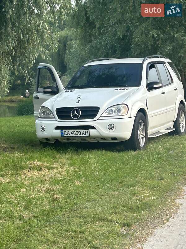 Позашляховик / Кросовер Mercedes-Benz M-Class 2000 в 