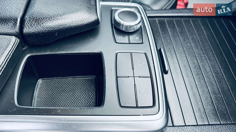 Внедорожник / Кроссовер Mercedes-Benz M-Class 2012 в Сваляве