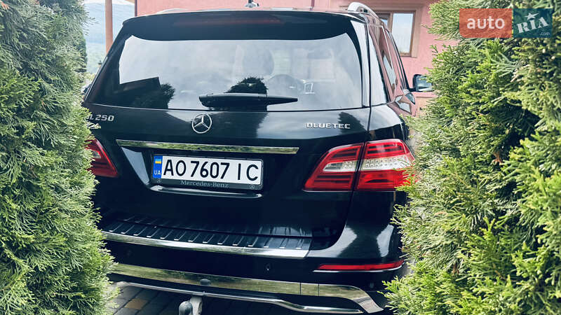 Внедорожник / Кроссовер Mercedes-Benz M-Class 2012 в Сваляве