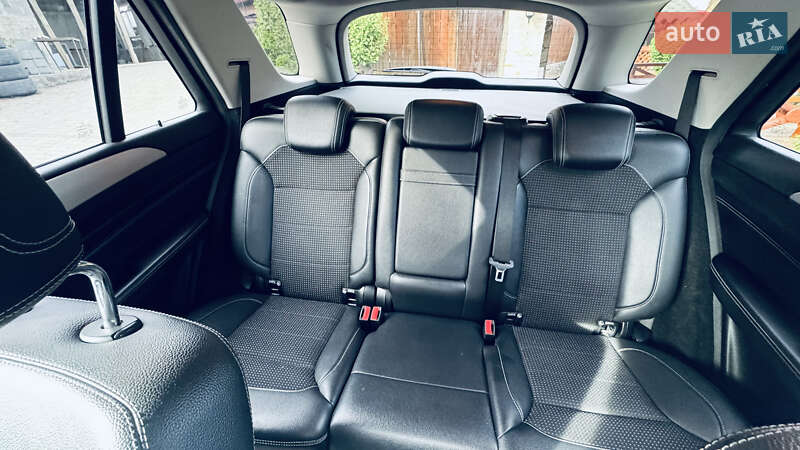 Внедорожник / Кроссовер Mercedes-Benz M-Class 2012 в Сваляве