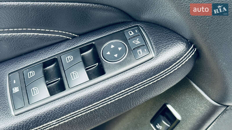 Внедорожник / Кроссовер Mercedes-Benz M-Class 2012 в Сваляве