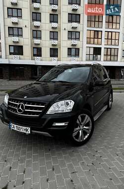 Внедорожник / Кроссовер Mercedes-Benz M-Class 2011 в 