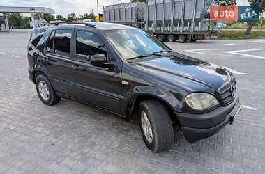 Позашляховик / Кросовер Mercedes-Benz M-Class 2000 в 
