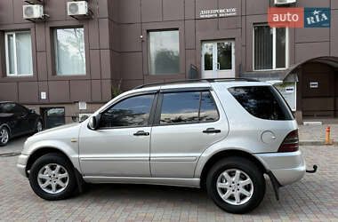 Позашляховик / Кросовер Mercedes-Benz M-Class 2001 в 