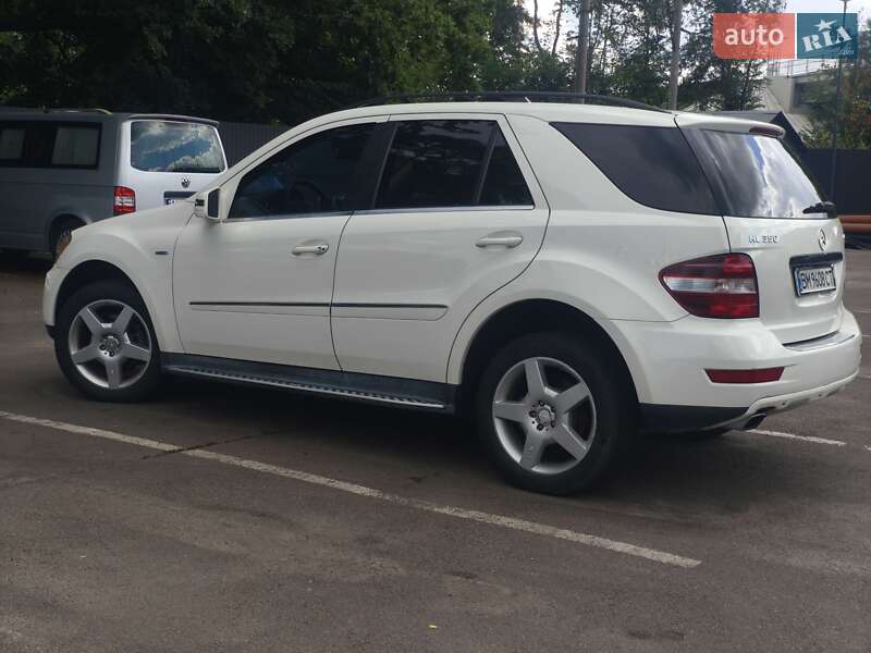 Позашляховик / Кросовер Mercedes-Benz M-Class 2010 в Броварах