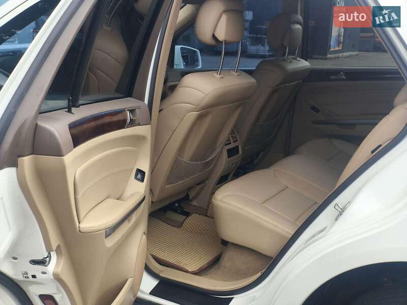 Позашляховик / Кросовер Mercedes-Benz M-Class 2010 в Броварах