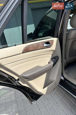 Внедорожник / Кроссовер Mercedes-Benz M-Class 2013 в 