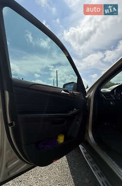 Внедорожник / Кроссовер Mercedes-Benz M-Class 2011 в 