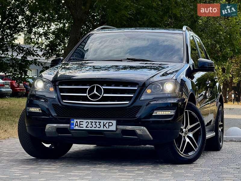Mercedes-Benz M-Class 2011 Mercedes-Benz M-Class 2011