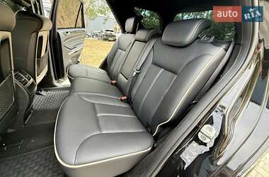 Внедорожник / Кроссовер Mercedes-Benz M-Class 2011 в 