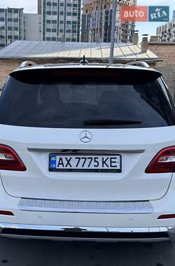 Позашляховик / Кросовер Mercedes-Benz M-Class 2012 в 