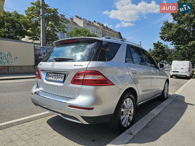 Внедорожник / Кроссовер Mercedes-Benz M-Class 2012 в Чопе