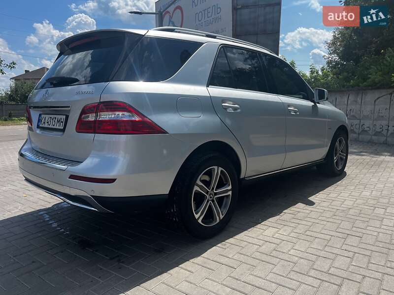 Внедорожник / Кроссовер Mercedes-Benz M-Class 2012 в Борисполе