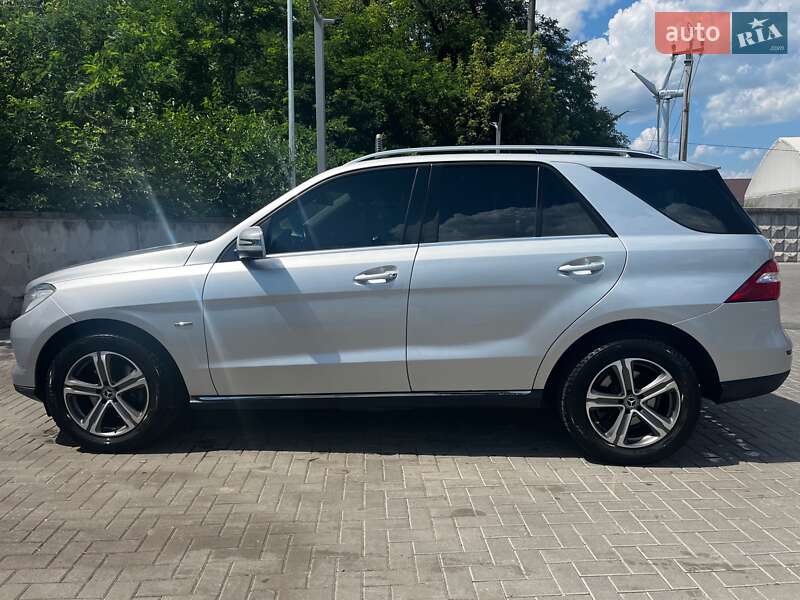 Внедорожник / Кроссовер Mercedes-Benz M-Class 2012 в Борисполе