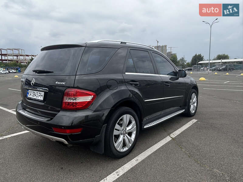 Позашляховик / Кросовер Mercedes-Benz M-Class 2010 в Києві