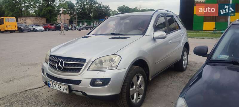 Mercedes-Benz M-Class 2005