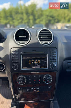 Внедорожник / Кроссовер Mercedes-Benz M-Class 2011 в 