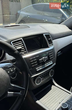 Внедорожник / Кроссовер Mercedes-Benz M-Class 2012 в 